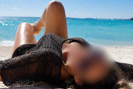 Escort Sophie aus Düsseldorf ist ein herzlicher Mensch, sie lacht gern und genießt das Leben...